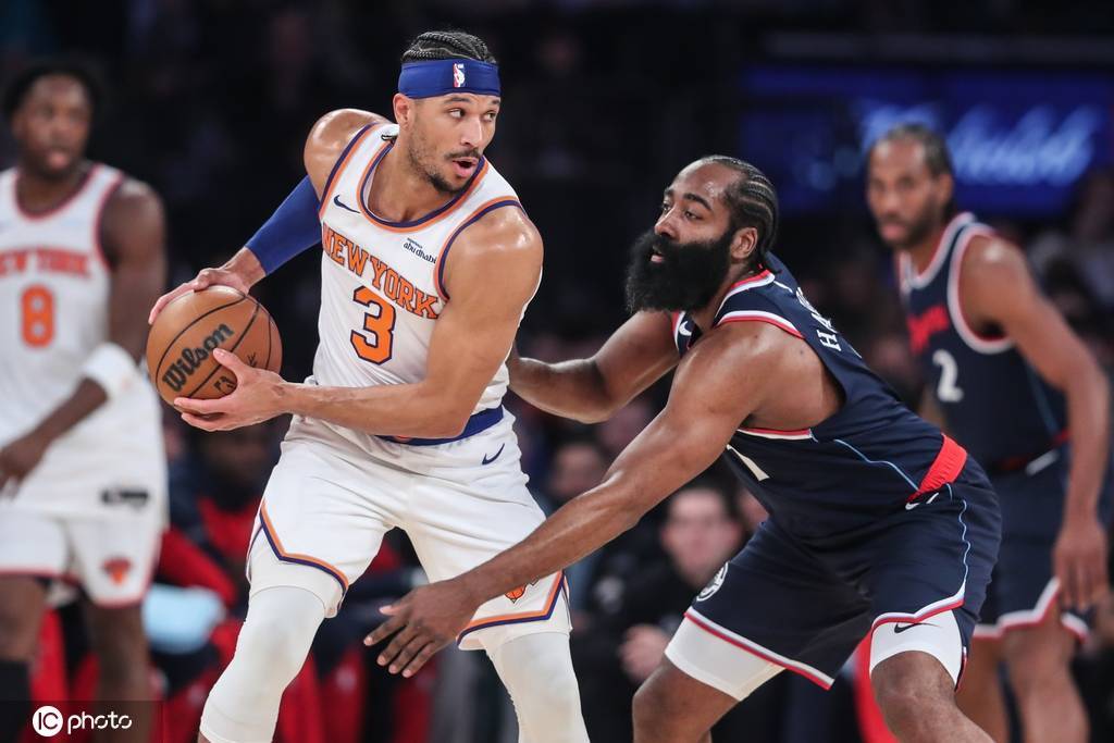 伦纳德27+10唐斯空砍34分 哈登29分快船胜尼克斯