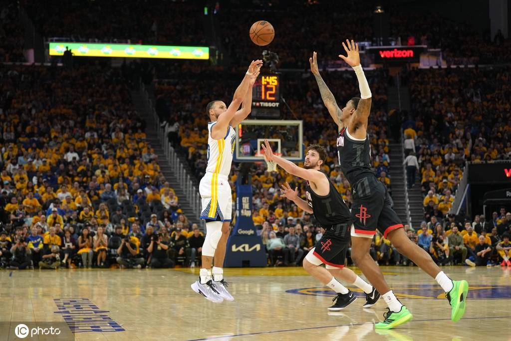 库里燃尽自我率队逆转 本轮场均29+4.6三分显巨星成色