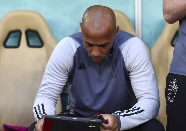 亨利：阿森纳过去3年没踢过决赛，被所有人嘲笑的曼联5年5进决赛